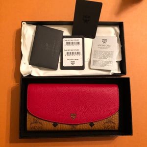EUC MCM wallet in soft leather - cognac and red